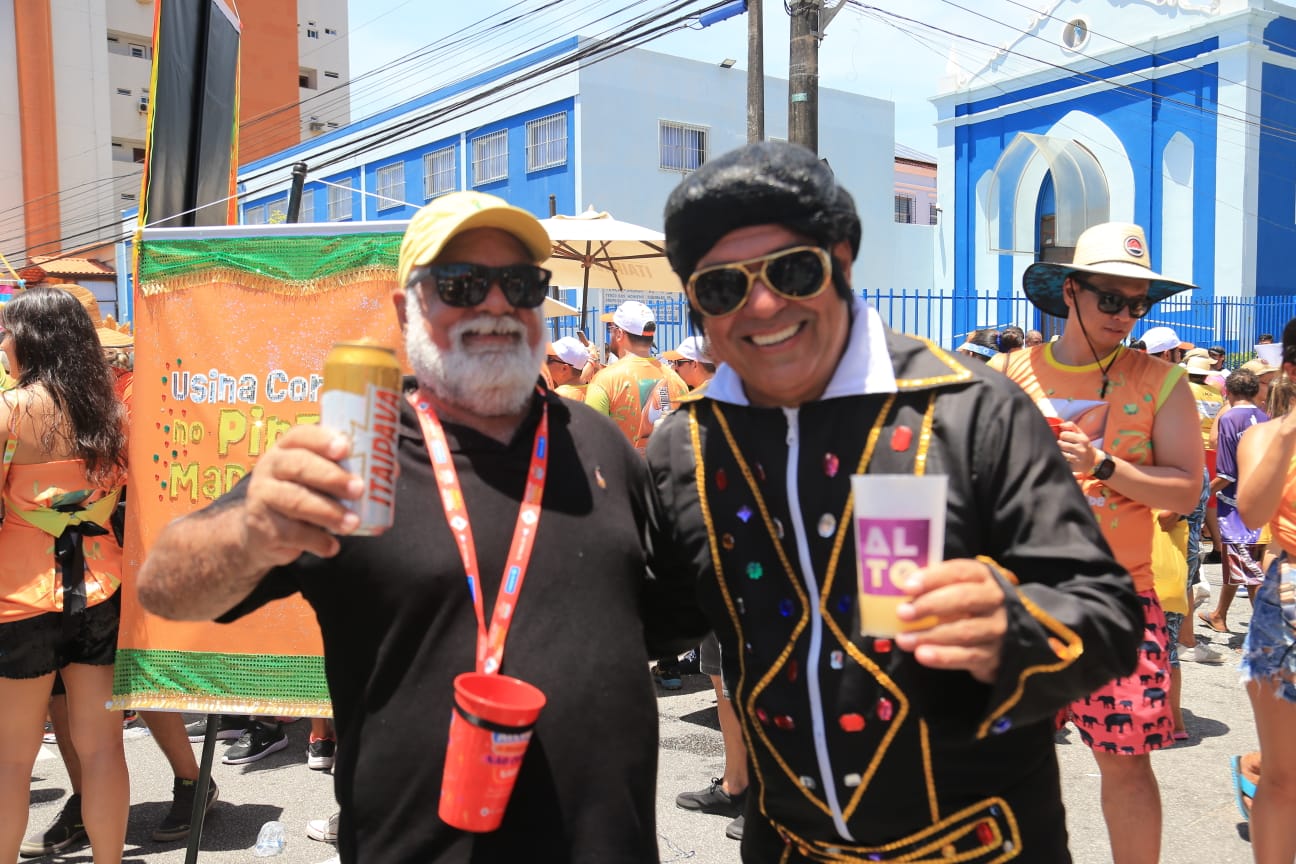 Rogério Lessa foi fantasiado de Elvis Presley