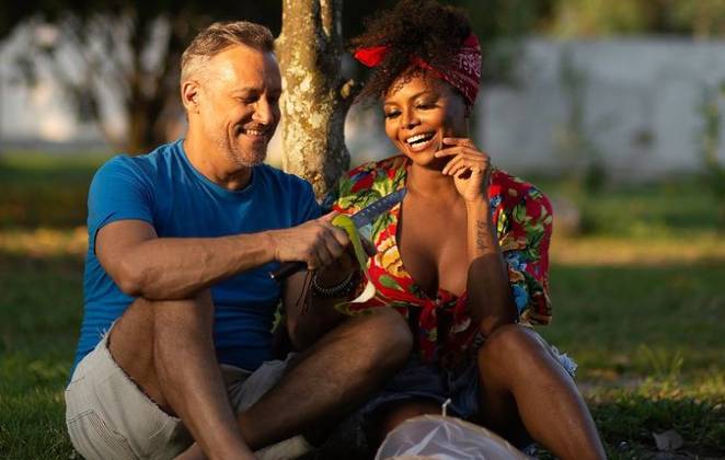 O doce amor venceu! O casal Adriana Bombom e Adrien Cunha são nossos entrevistados do 'Dia dos Namorados"