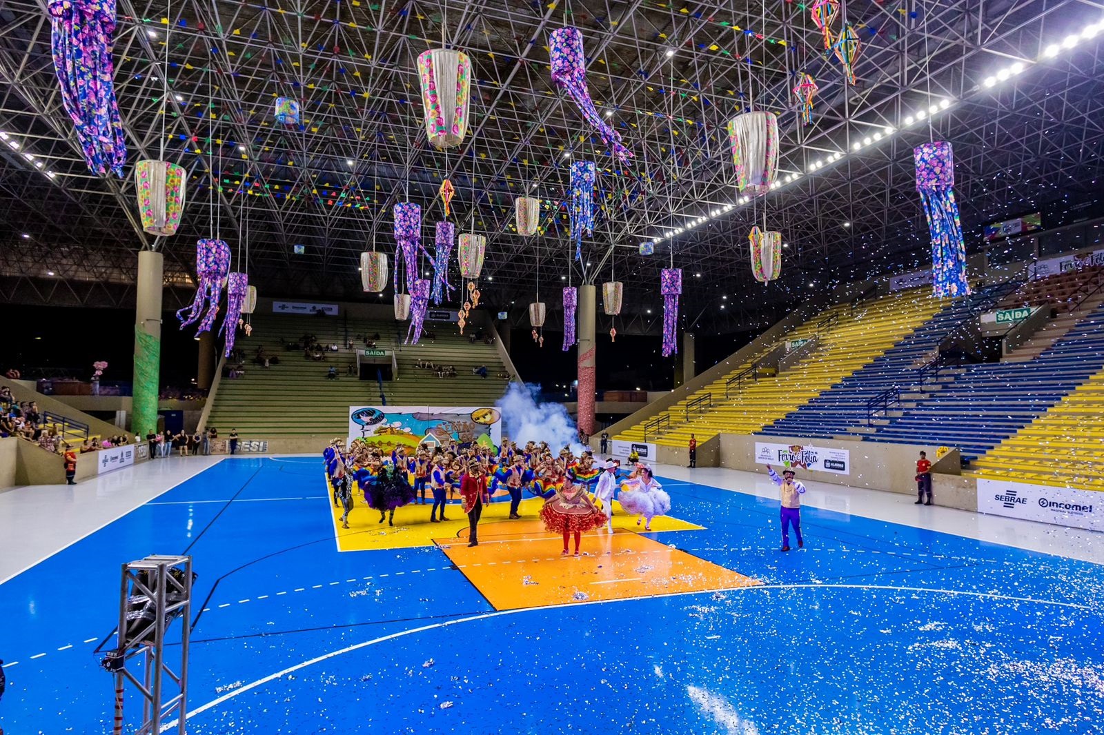 Quadrilhas levaram muito brilho e histórias para o público