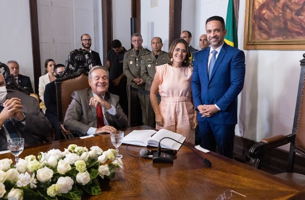 Adriana Andrade Araújo tomou posse como Controladora-Geral do Estado