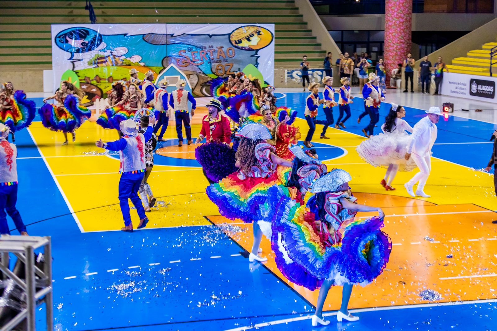 Quadrilhas levaram muito brilho e histórias para o público
