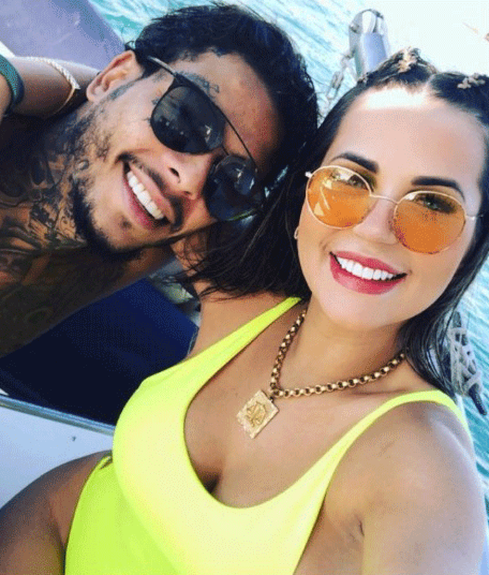 
				'Que saudades', diz viúva de MC Kevin um mês após morte de funkeiro; advogada publicou vídeo do casal em rede social
			
			