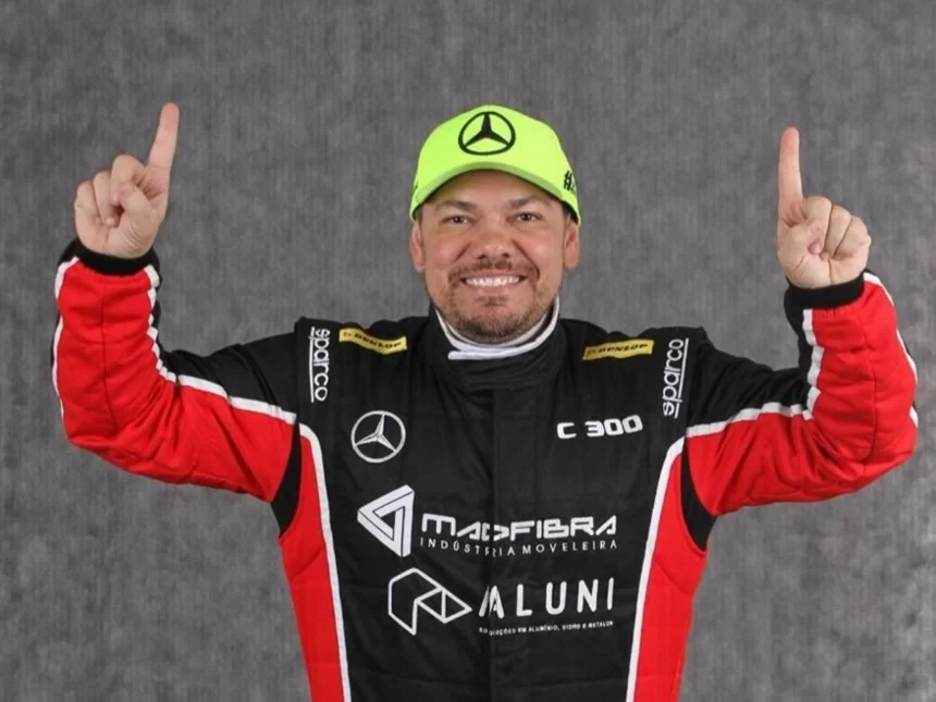 Douglas tinha 42 anos e era piloto.