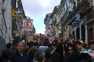 
				Há sete anos professores e estudantes estavam nas ruas e Bolsonaro aonde estava?
			
			