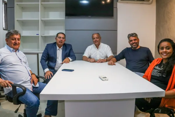 
				
					Ex-deputado será candidato a prefeito em Santana do Ipanema: “agora é na reciprocidade”
				
				