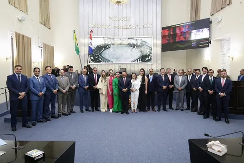 
				Deputados aprovam Orçamento do Estado e mais de 30 projetos em um único dia antes do recesso
			
			