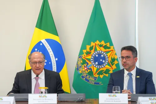 
				Paulo entra em cena e JHC “desaparece” em Brasília
			
			