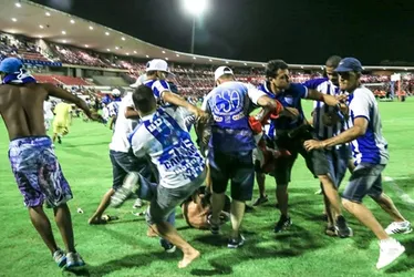 
				CRB é bicampeão; final com selvageria de torcedores repercute no Brasil
			
			
