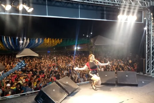 
				Recorde de público nos festejos juninos em Delmiro Gouveia
			
			