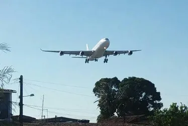 
				Os entraves do aeroporto: Latam solicita voos com Boeing, mas obstáculos impedem
			
			
