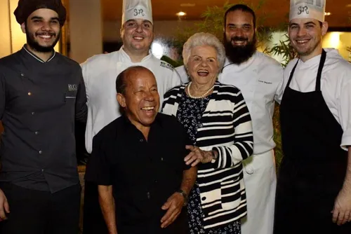 
				Delícias e Lembranças no Bar do Delegado: Um Retrato Gastronômico da Massagueira
			
			