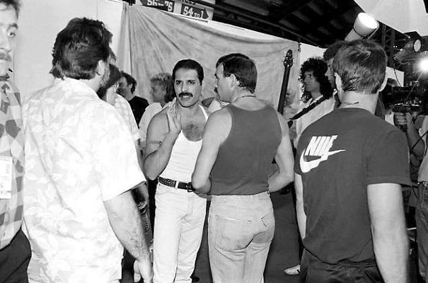 Fotos raras de Freddie Mercury com seu namorado revelam sua vida amorosa