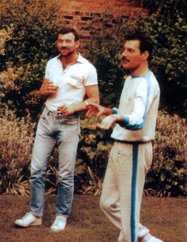 Fotos raras de Freddie Mercury com seu namorado revelam sua vida amorosa