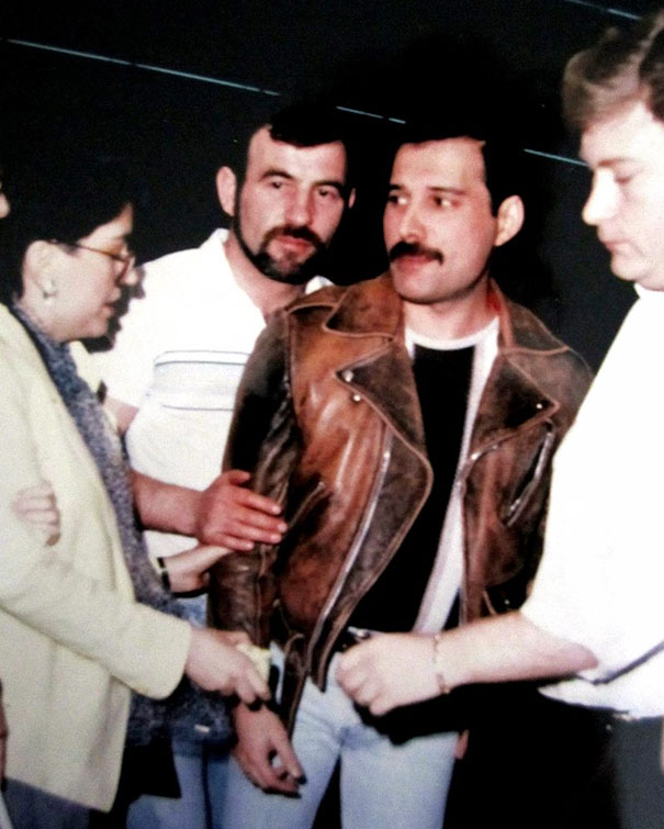 Fotos raras de Freddie Mercury com seu namorado revelam sua vida amorosa