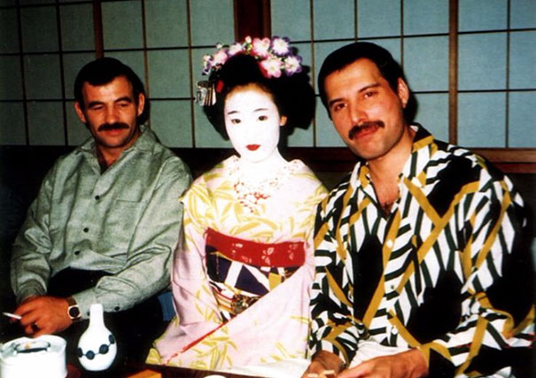 Fotos raras de Freddie Mercury com seu namorado revelam sua vida amorosa
