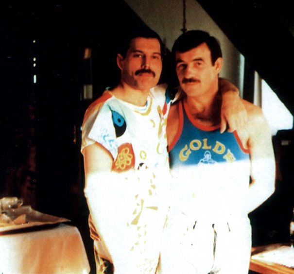 Fotos raras de Freddie Mercury com seu namorado revelam sua vida amorosa