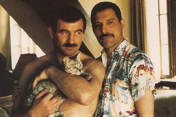 Fotos raras de Freddie Mercury com seu namorado revelam sua vida amorosa