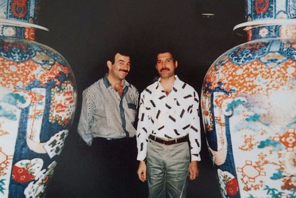 Fotos raras de Freddie Mercury com seu namorado revelam sua vida amorosa