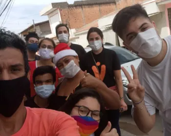 Influenciadores Álvaro ‘Alvxaro ,Gabo Pantaleão e Leydixaro visitam Centro de Acolhimento LGBTQIA+ em Maceió